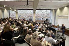 /2025/images/fotos/15.00 El suport familiar des de les entitats